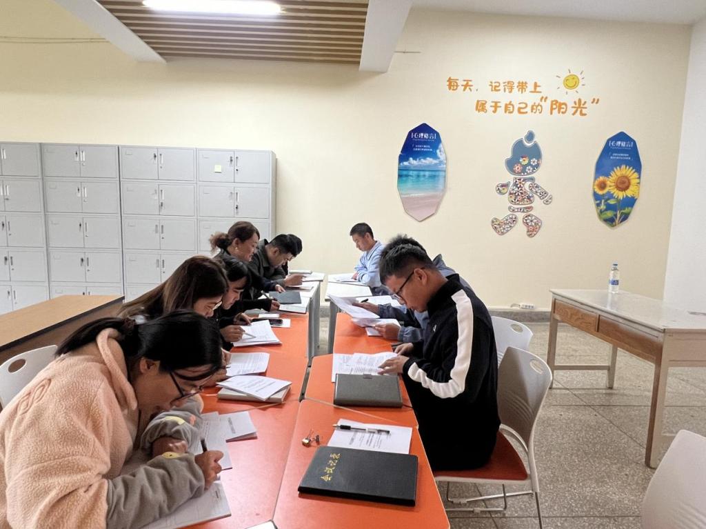 娱乐城
召开2024级新生班主任会议