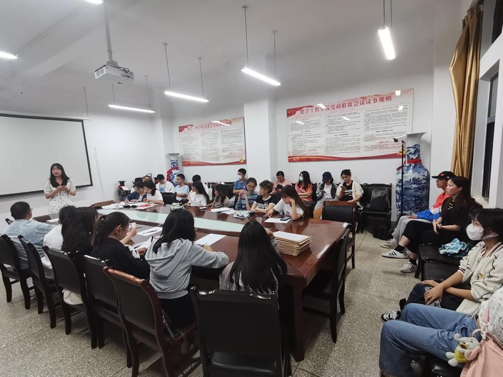 新葡京
学生第二党支部开展 “我为群众办实事”主题党日活动